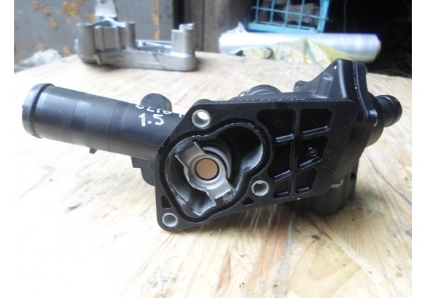 Корпус термостата Renault Kangoo II, Clio IV, Captur, Megane III, Scenic III 1.5 dci, 110609813R